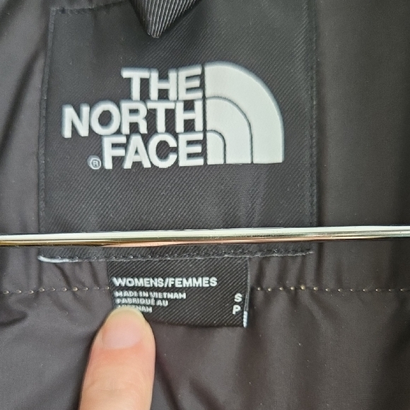 The North Face Women's Mustard Puffer Jacket - Picture 2 of 5
